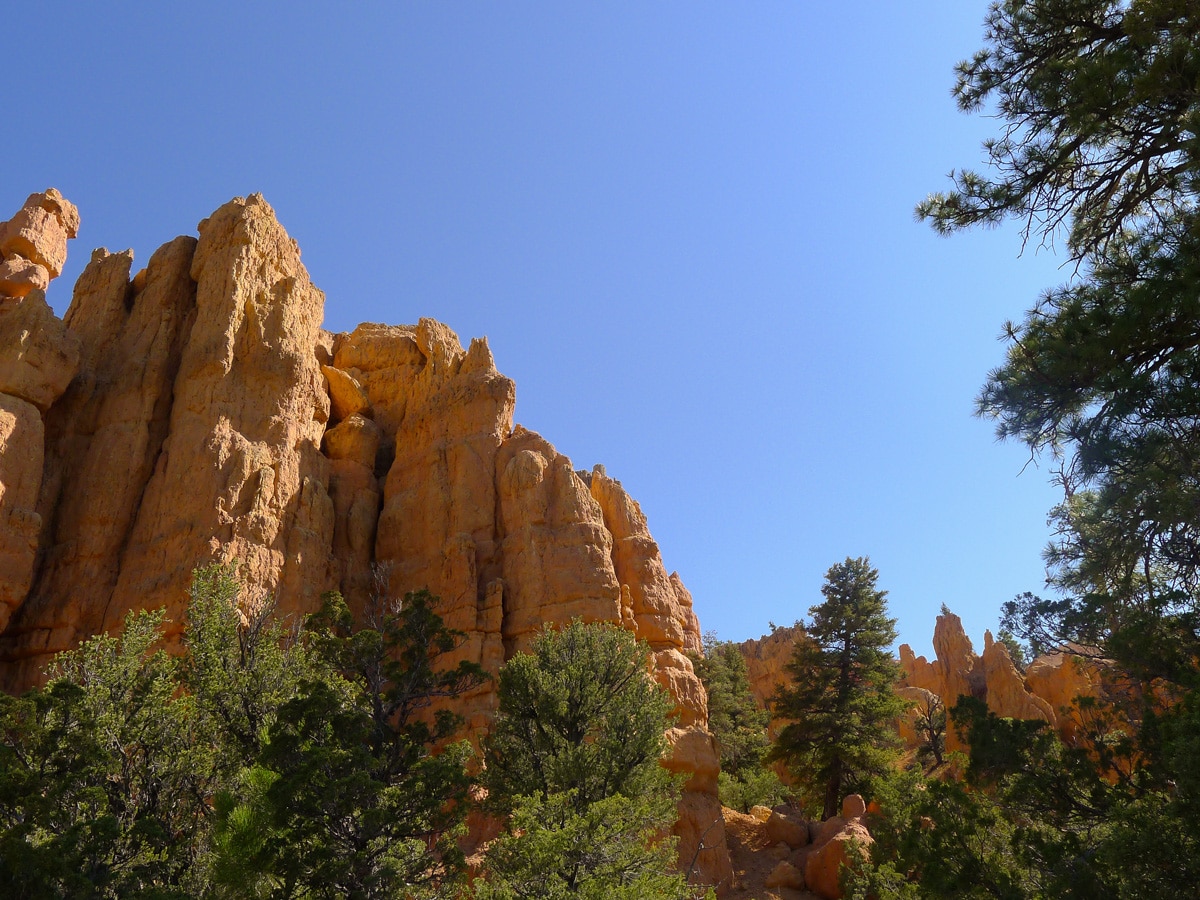 Cliffs along Bristlecone Loop trail hike in Bryce Canyon National Park