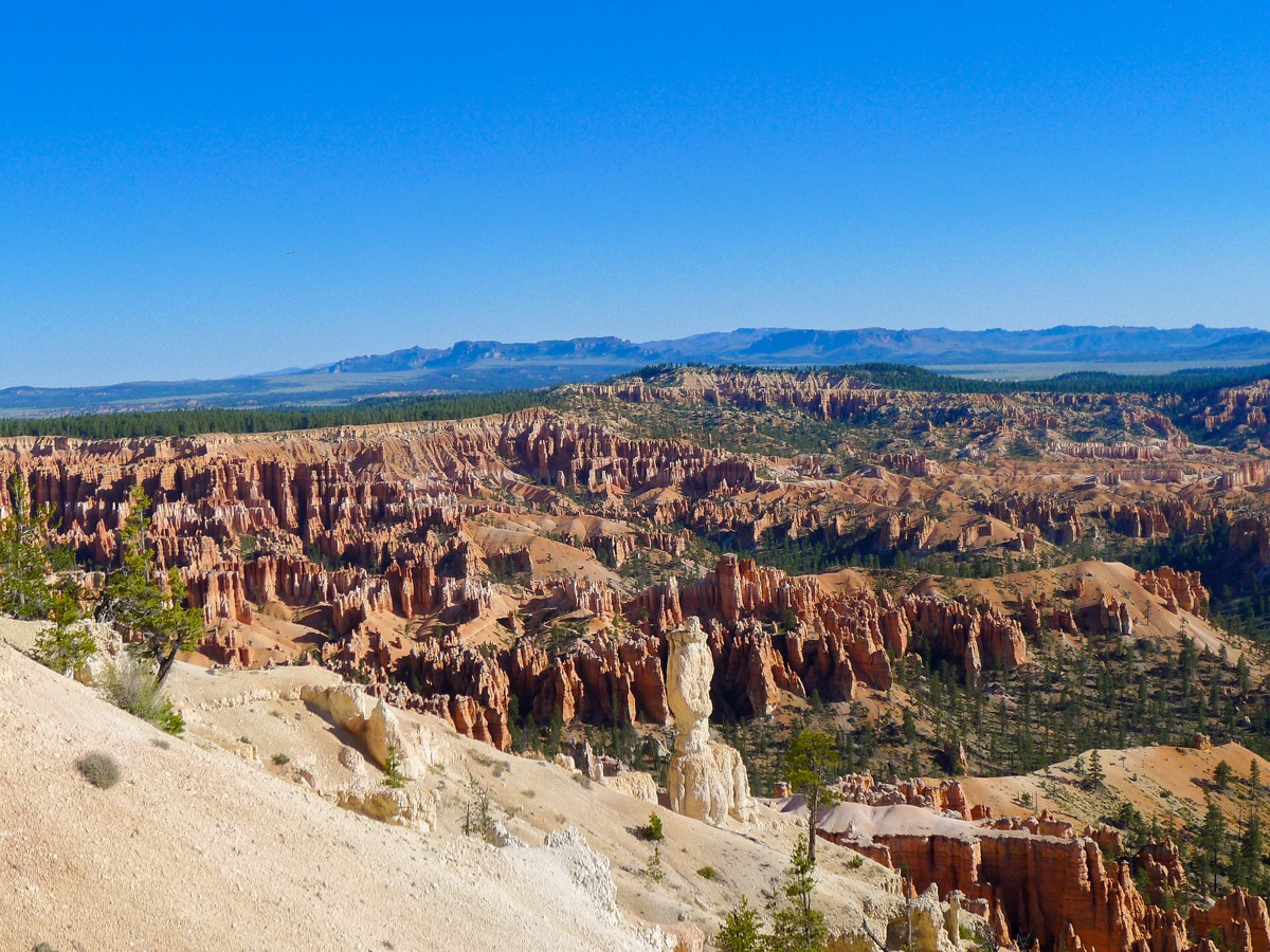 Peek-A-Boo Loop trail hike in Bryce Canyon National Park, Utah