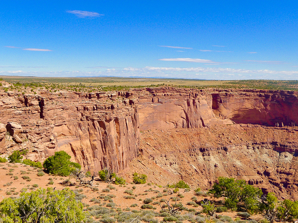 Sandstone cliffs on Dead Horse Point Loop hike near Moab, Utah