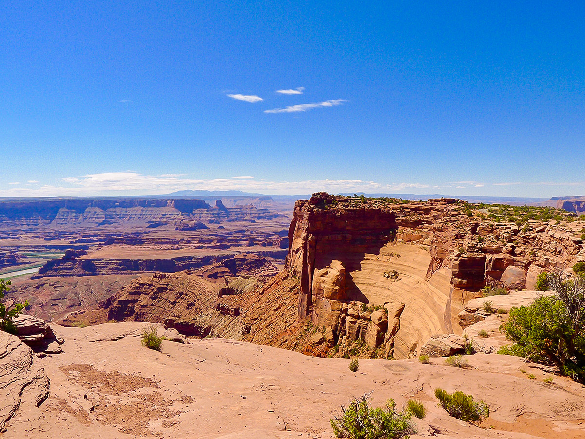 Dead Horse Point Loop hike near Moab has beautiful mountain views