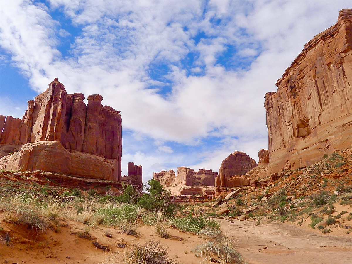 Park Avenue hike in Moab has amazing views all around