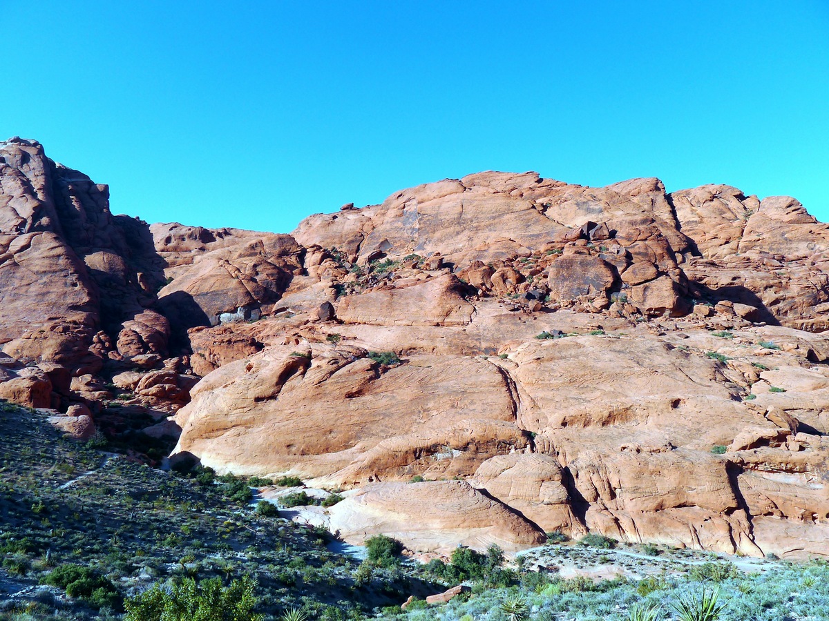 View from the trailhead on the Calico Hills Loop Hike in Red Rock Canyon near Las Vegas