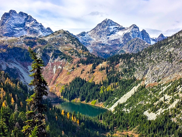 Views from the Maple Pass Loop hike in North Cascades National Park