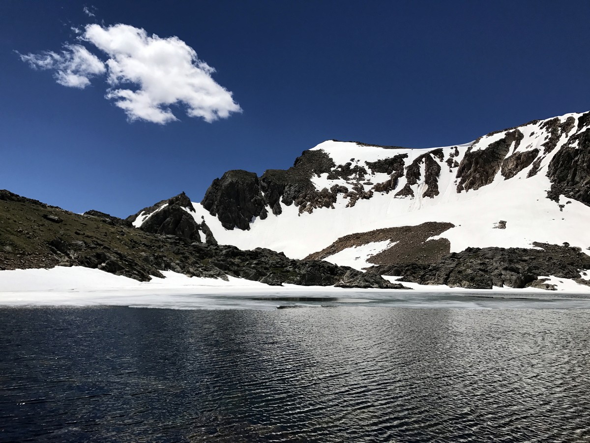 Lake Dorothy Hike in Indian Peaks (Colorado) has beautiful mountain views