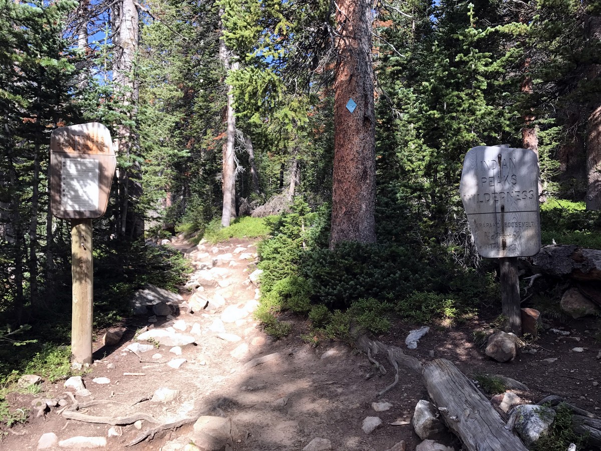 Blue Lake Trail Hike in Indian Peaks has good signing