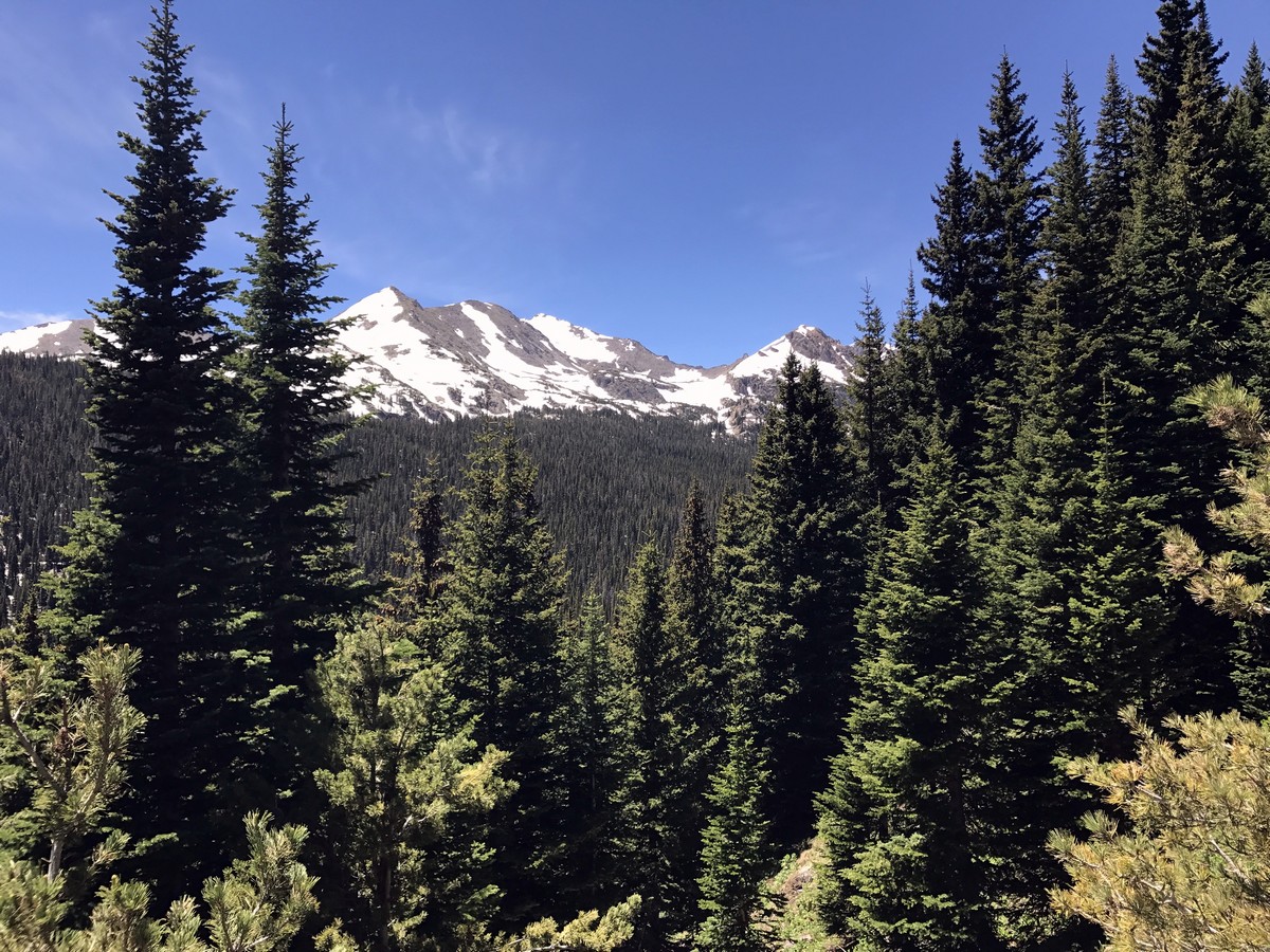 Diamond Lake Trail Hike in Indian Peaks, has amazing mountain views
