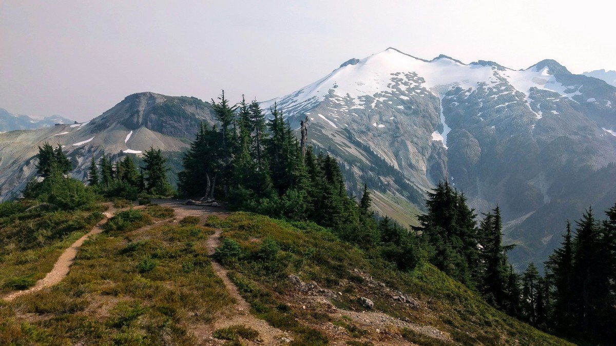 Hannegan Pass trail in Mount Baker has Ruth Mountain view