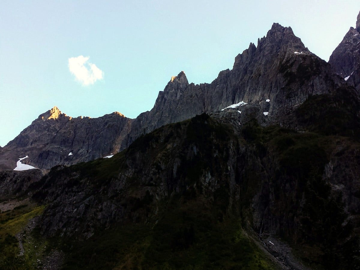 The view of the Cascade Peak on the Cascade Pass Hike in North Cascades, Washington