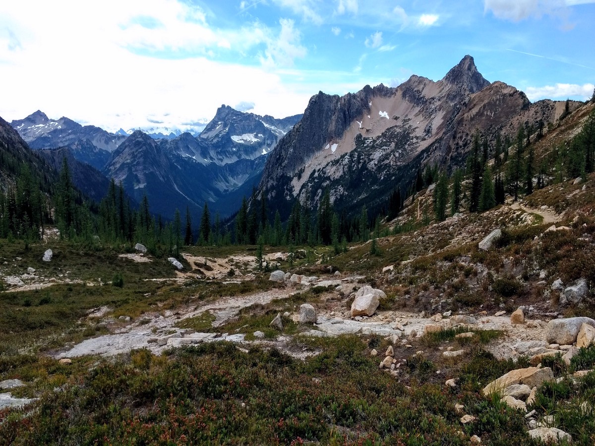 Mountain views from the Cutthroat Pass Hike in North Cascades National Park, Washington