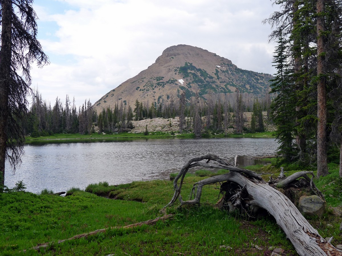 Dean lake up to Notch Mountain on the Notch Lake hike in the Uinta Mountains, Utah