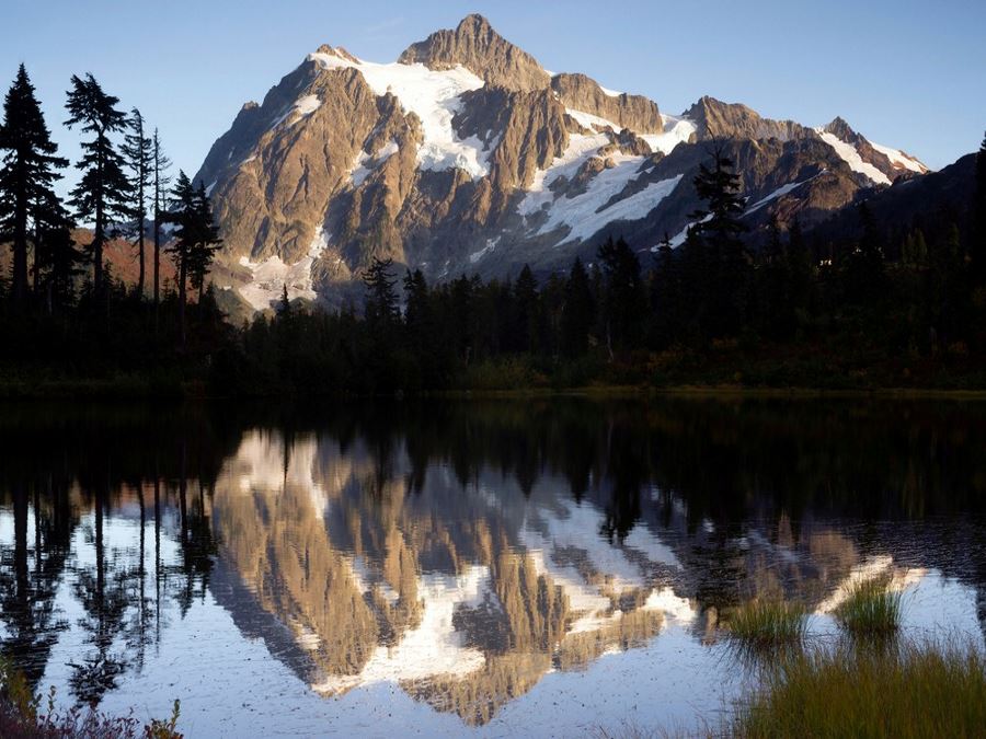 Mount Shuksan peak is a must-see when hiking in Washington