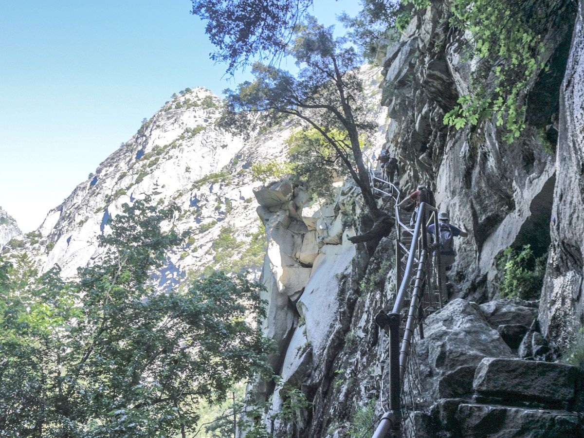 Yosemite Boot trail in Yosemite National Park along the rock wall