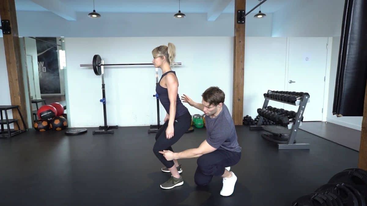 Knees in front of toes is a mistake while doing squats