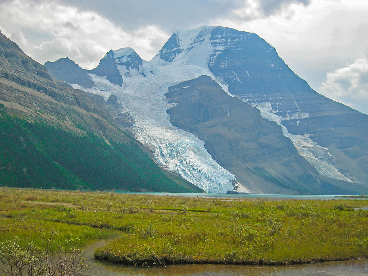 Berg Lake backpacking trail in Jasper National Park has beautiful views of Mount Robson and Berg Glacier