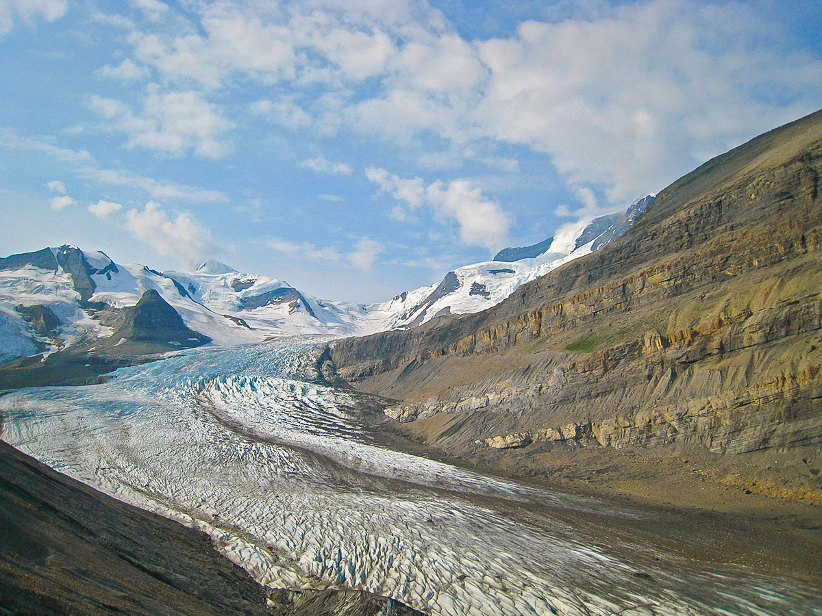 Incredible view of the Robson Glacier on Berg Lake backpacking trail in Jasper National Park