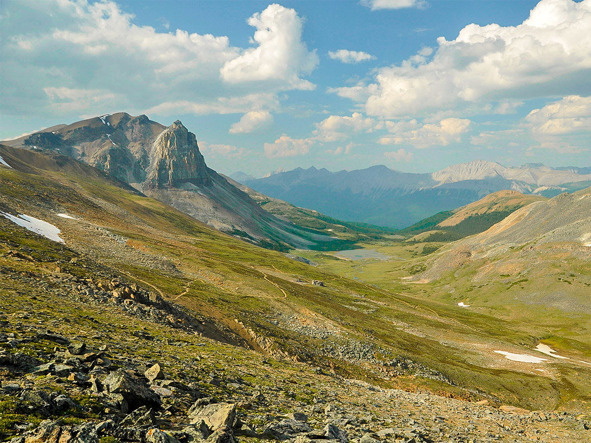 Amazing views on Skyline backpacking trail in Jasper National Park