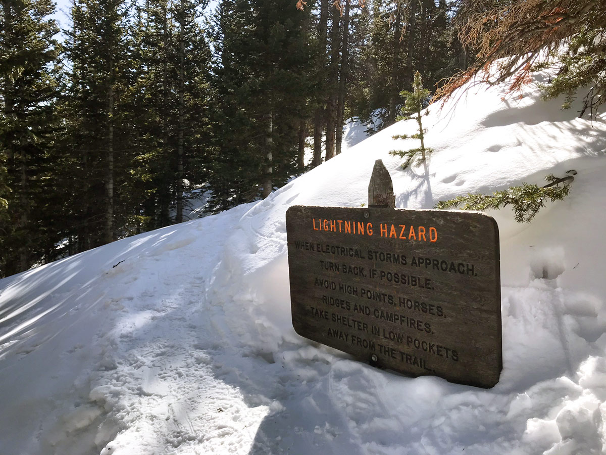 Signpost along the Chasm Lake trail
