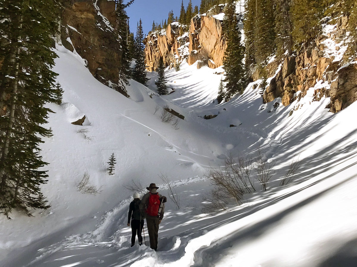 Great trail of The Loch snowshoe trail in Rocky Mountain National Park, Colorado
