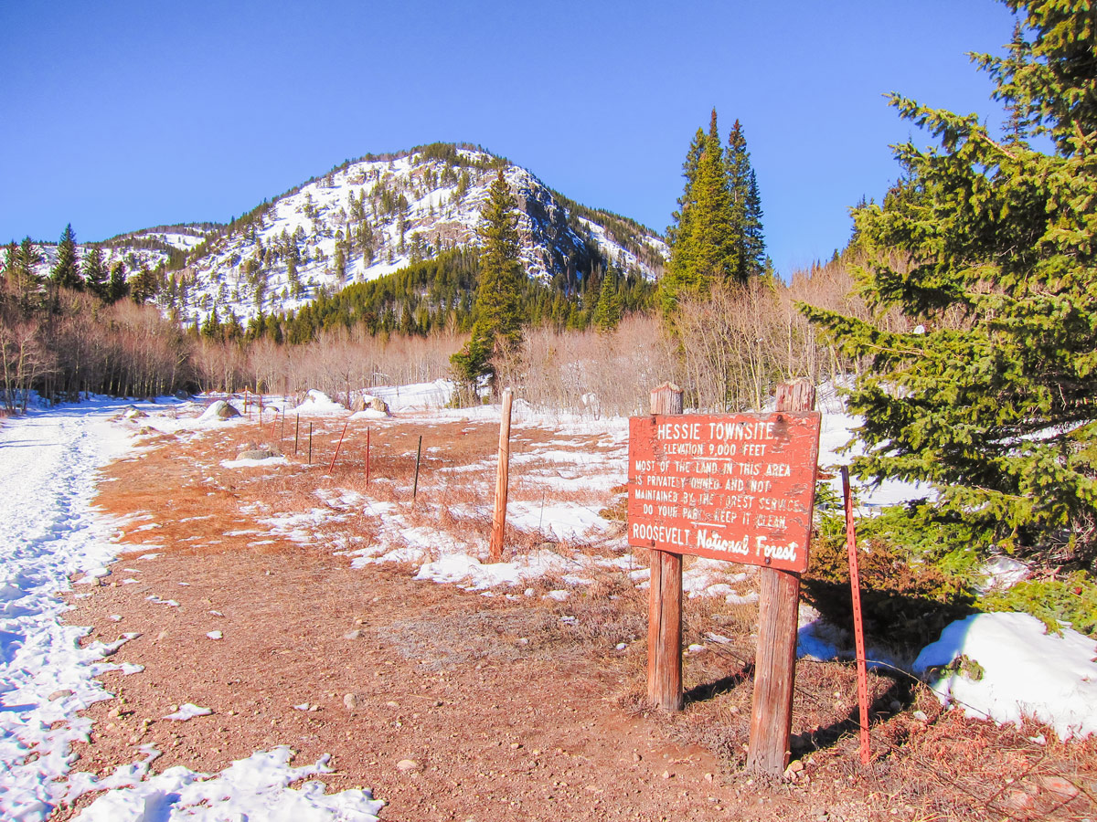 Sign on Hessie snowshoe trail in Indian Peaks, Colorado