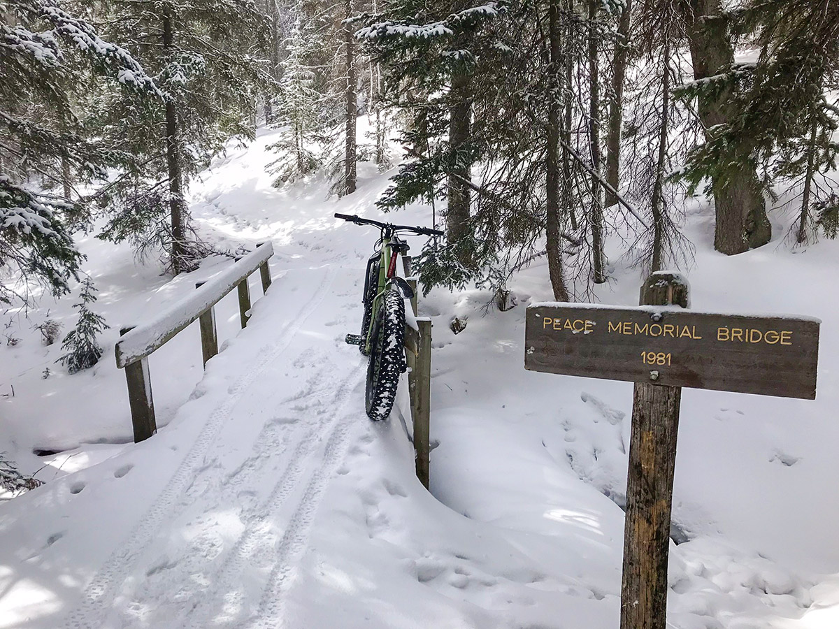 Sign on Sourdough snowshoe trail in Indian Peaks, Colorado