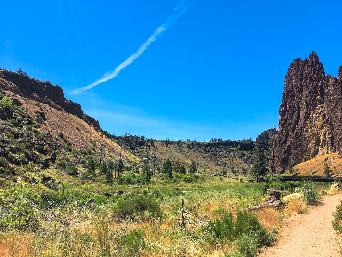 Valley views on Smith Rock Summit mountain biking trail in Bend, Oregon