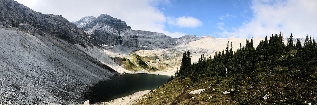 Lovely views on Lillian and Galatea Lakes backpacking trail in Kananaskis, Canmore