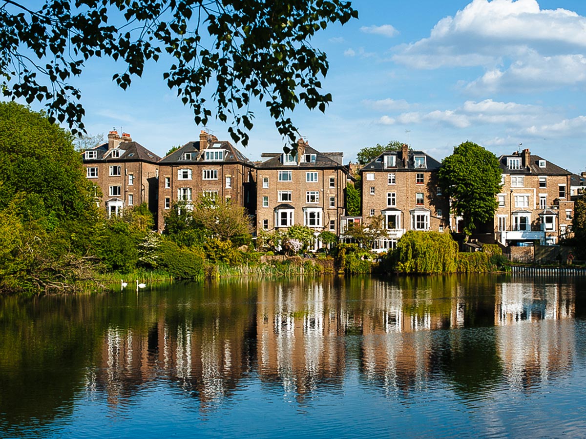 Stunning homes on Hampstead to Highgate walking tour in London, England