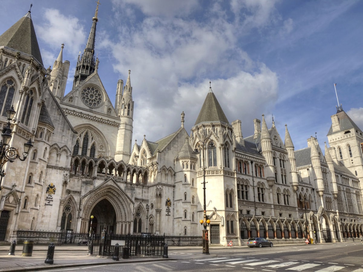 Royal Courts on Charing Cross to Tate Modern walking tour in London, England