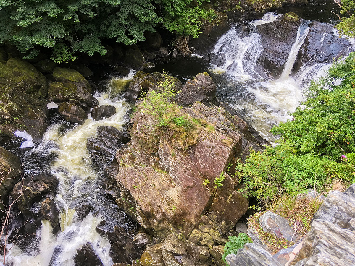 Swallow Falls hike in Snowdonia has beautiful scenery of the lake