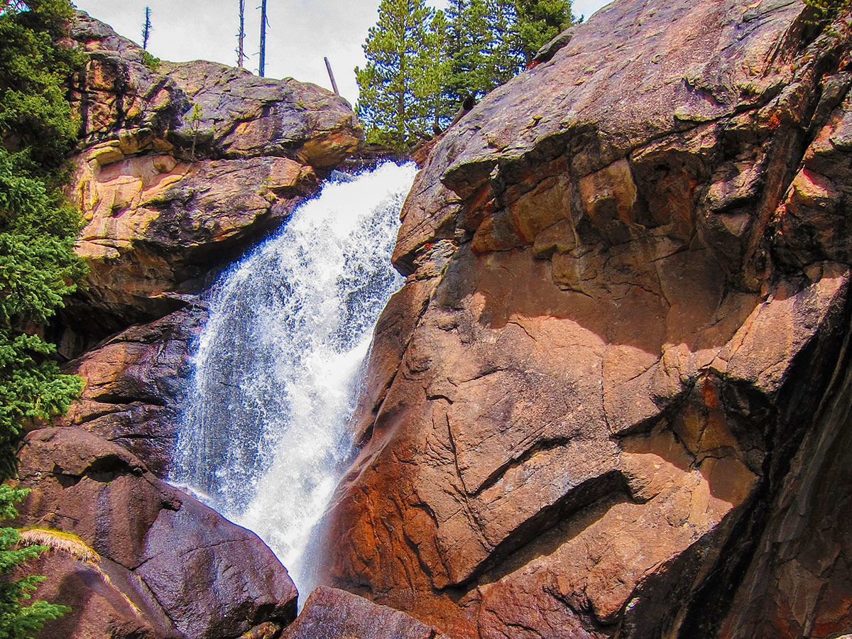 Bluebird Lake hike in Colorado has beautiful falls along the trail