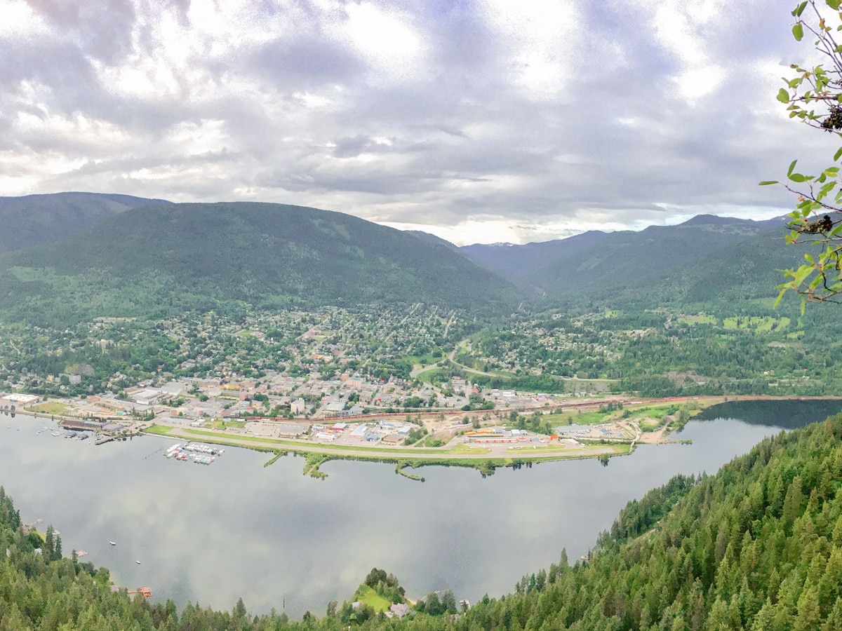 Viewpoint on Pulpit Rock & the Flagpole hike in West Kootenays, the Canadian Rockies