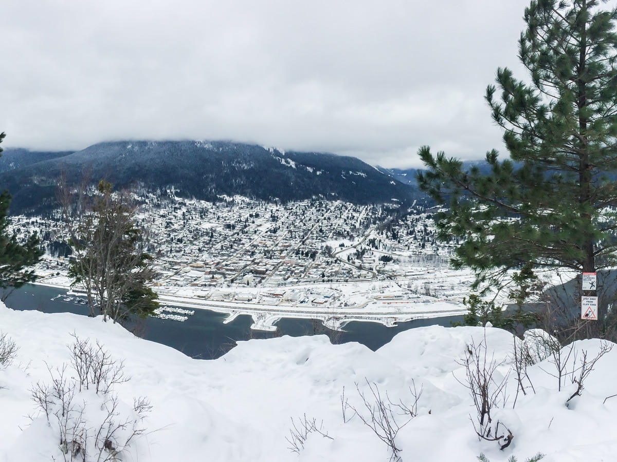 Winter on Pulpit Rock & the Flagpole hike in West Kootenays