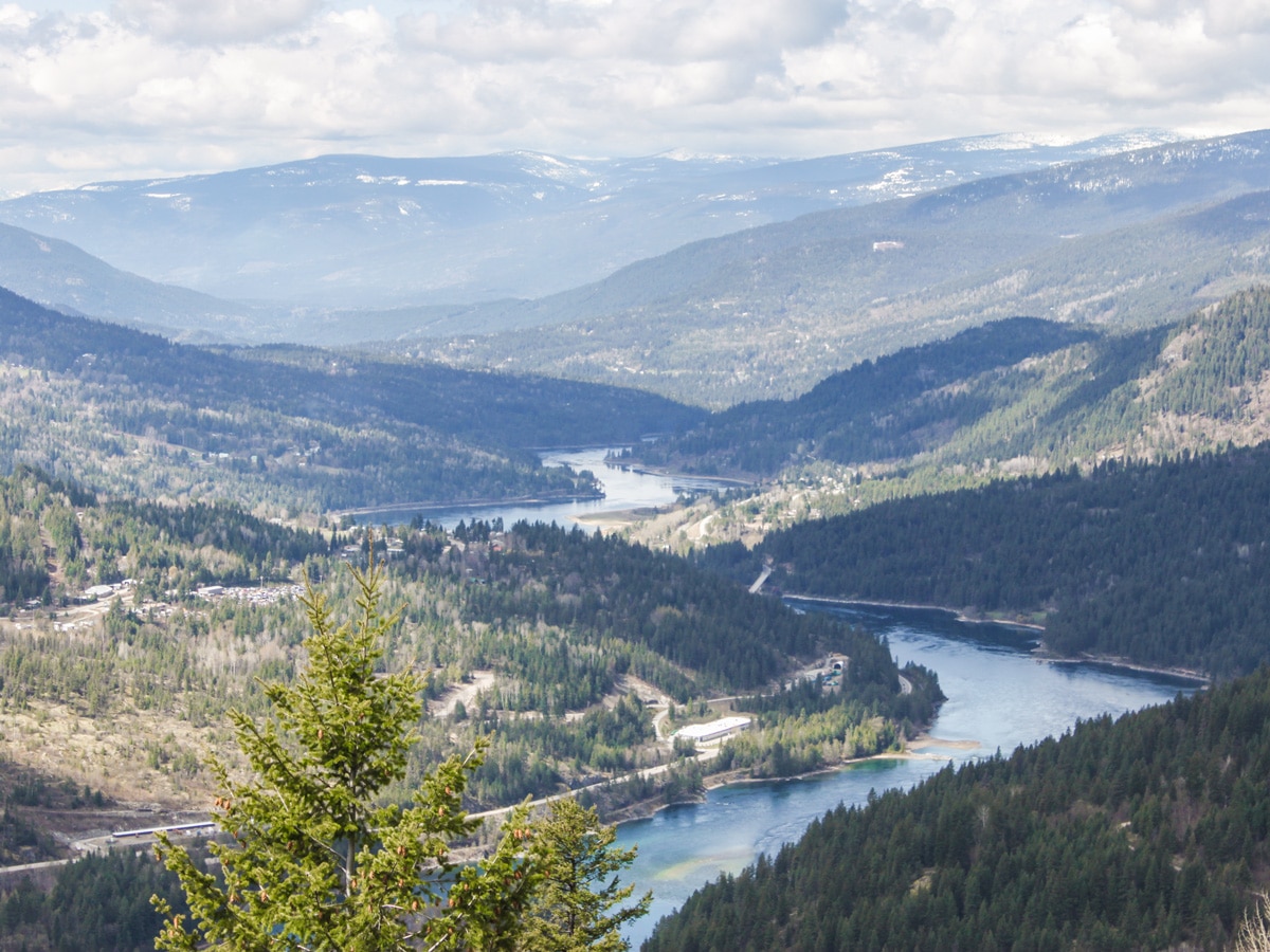 Easy trail of Pulpit Rock & the Flagpole hike in West Kootenays