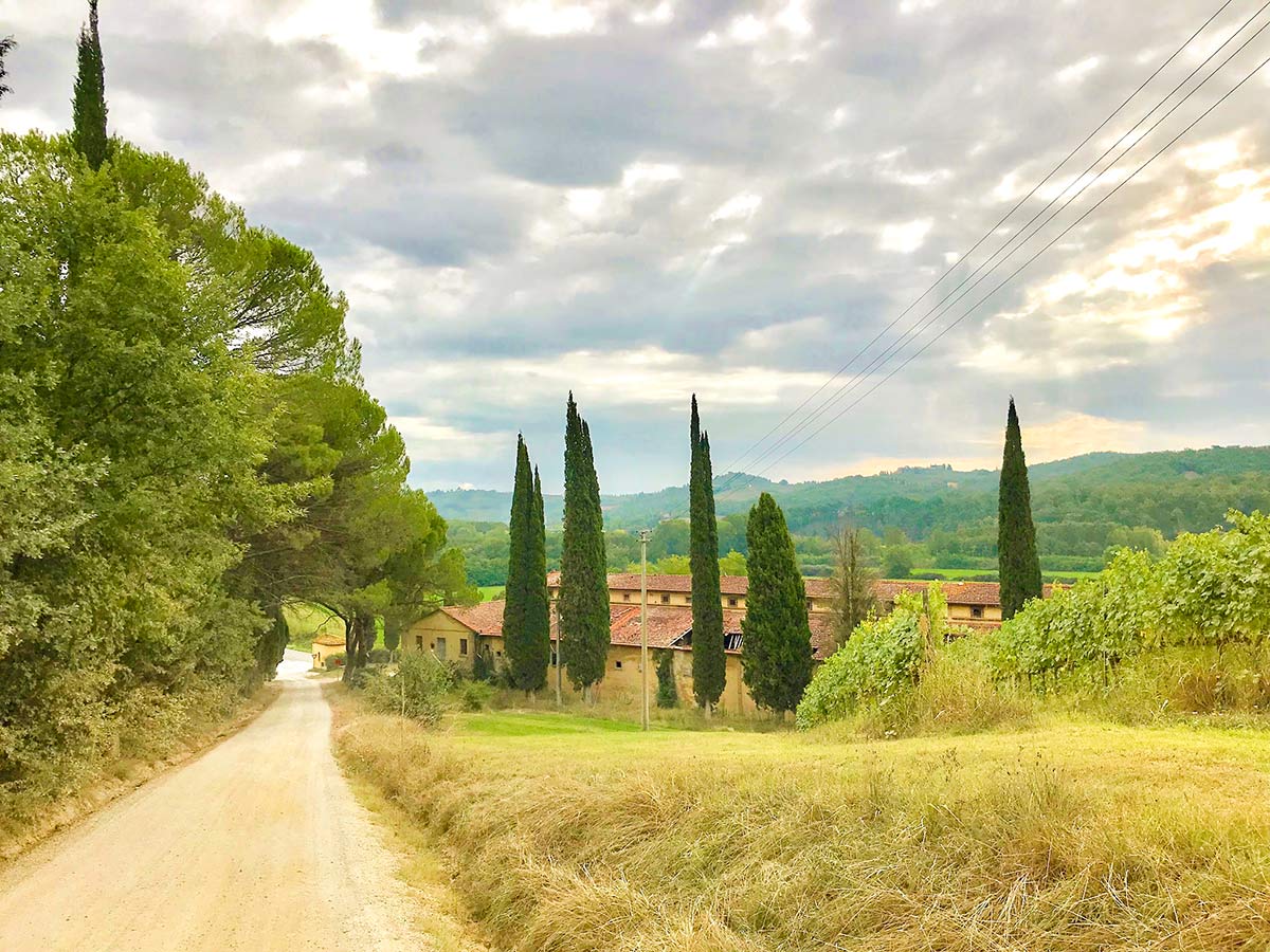 Small Italian village along the San Gimignano Loop Hike in Tuscany