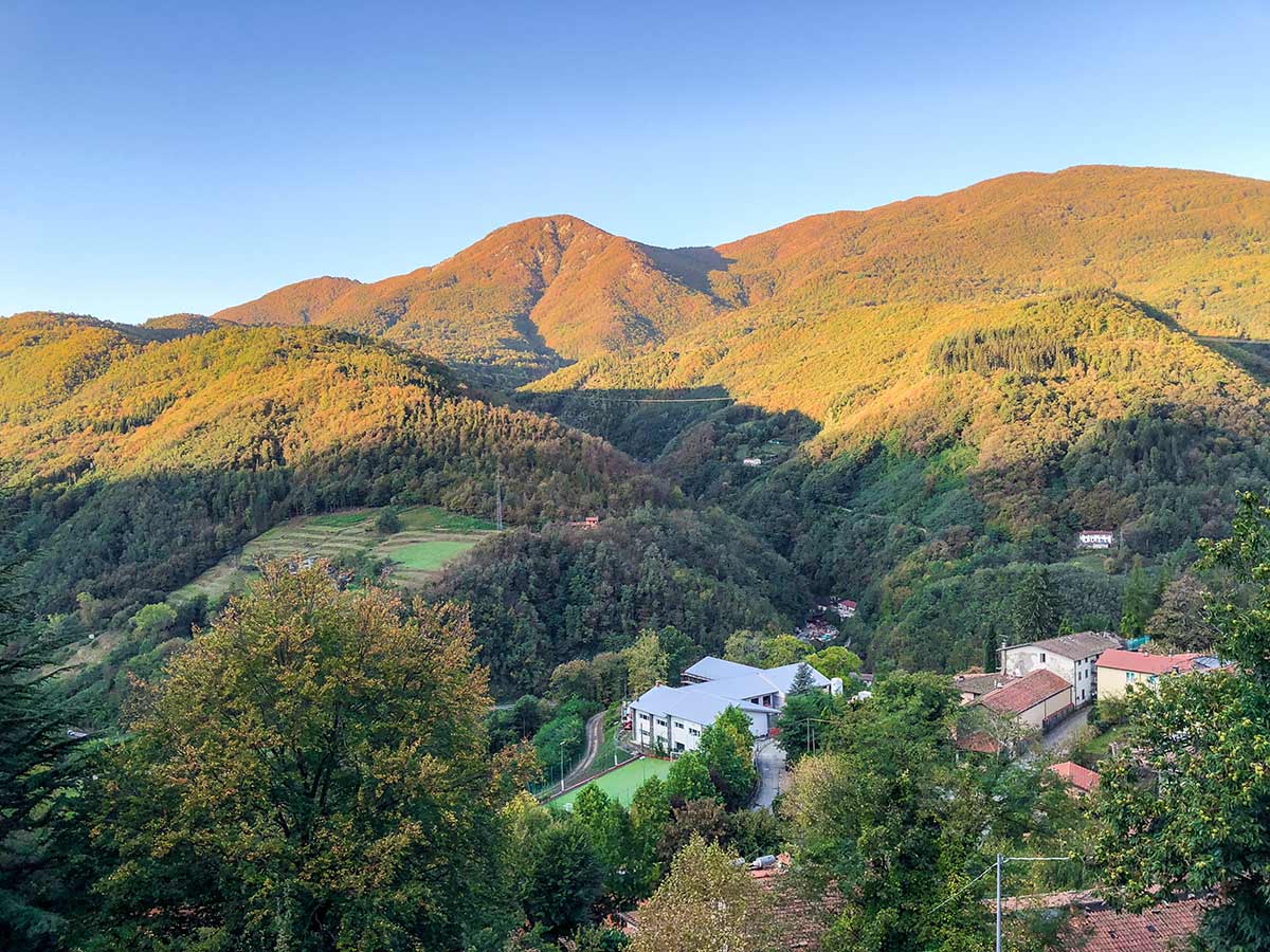 Colourful hills of Tuscany on the Lago Scaffaiolo and Corno Alle Scale Hike during the autumn