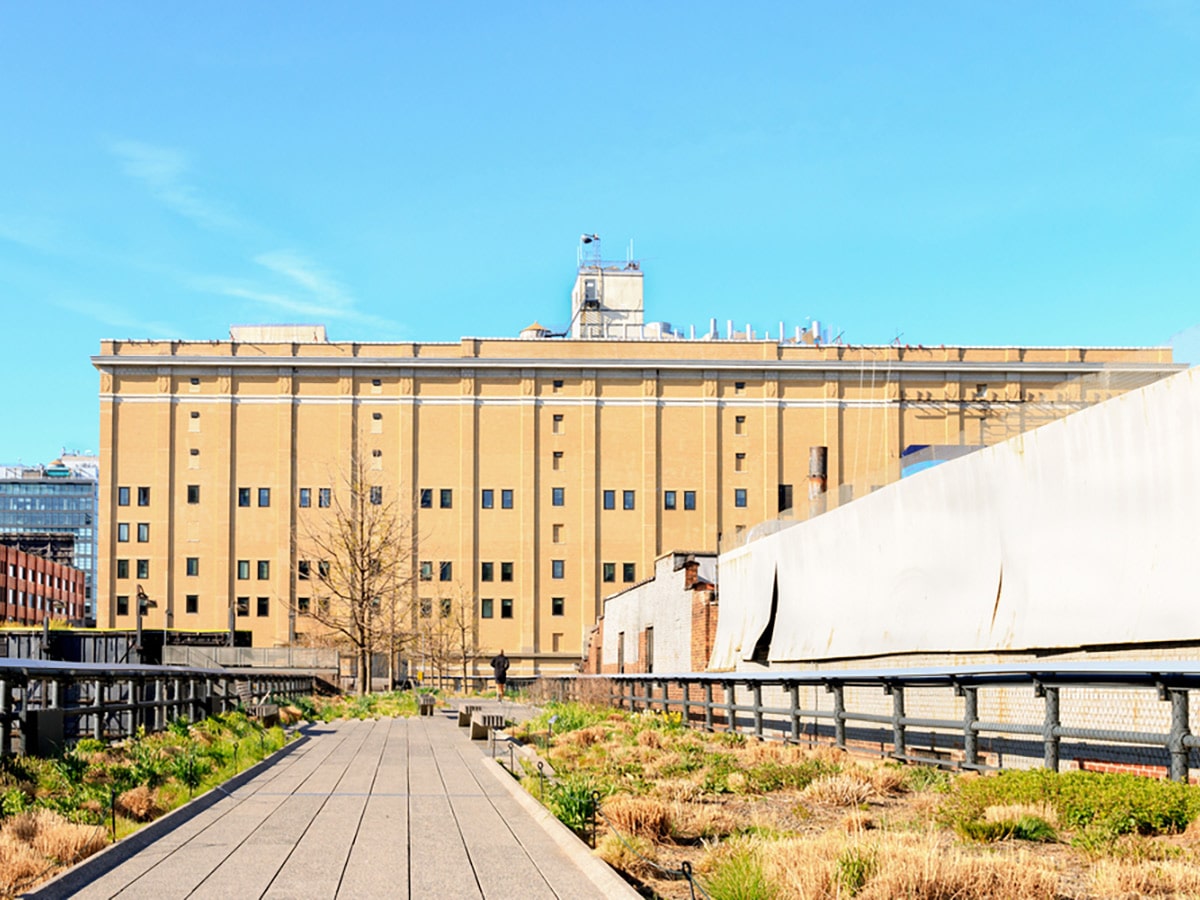 Looking at Warehouse on Highline, Greenwich Village and Soho Walking Tour in New York City