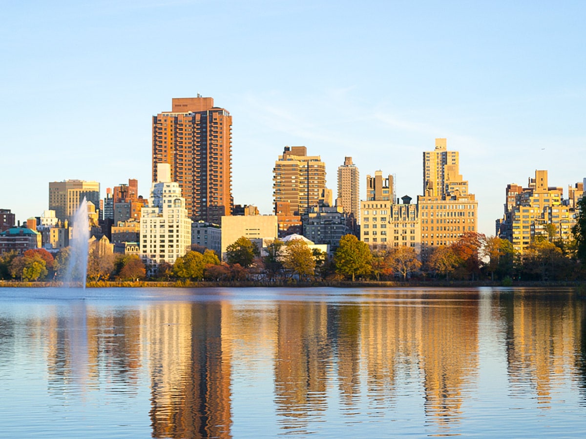 Jacqueline Kennedy Onassis Reservoir on Central Park and the Museums Walking Tour in New York City
