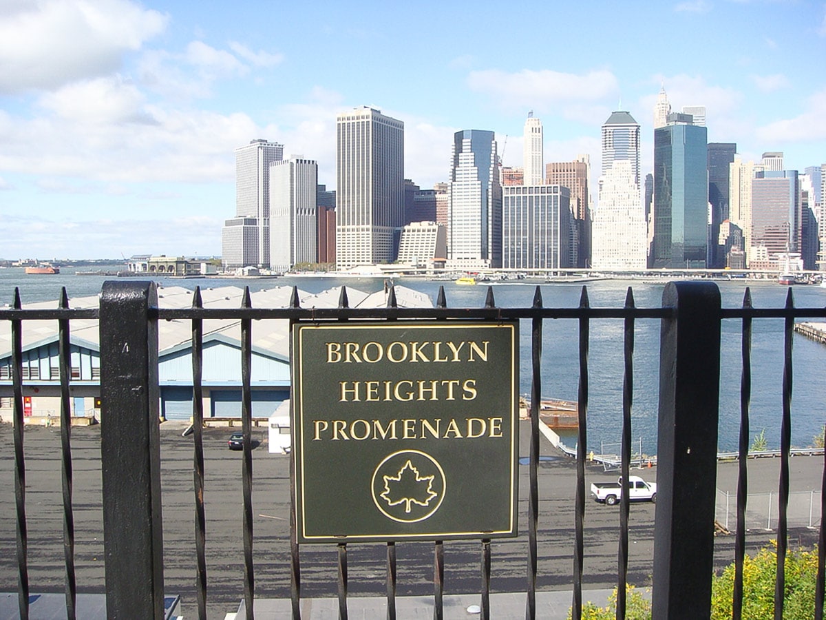 Manhattan Across the East River on Williamsburg Walking Tour in New York City