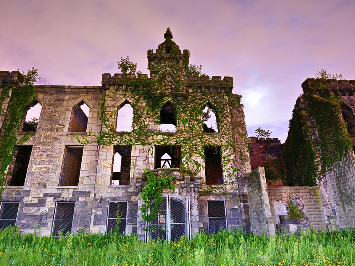 Smallpox Hospital City on Upper East Side Walking Tour in New York City