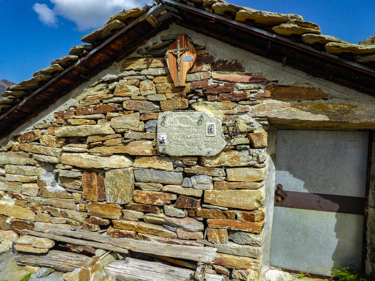 Old house on Alpe Money hike, Gran Paradiso National Park