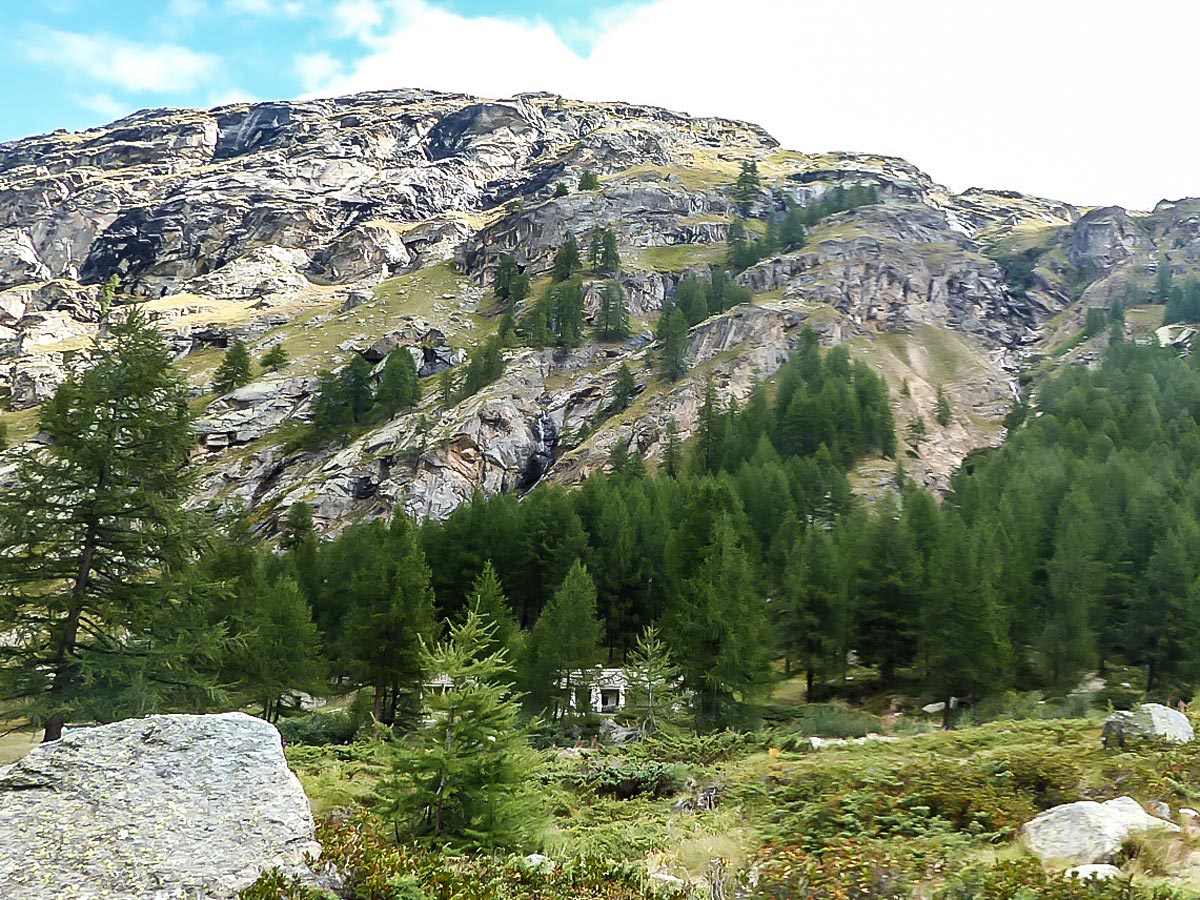 Panoramic views of the trail on Ghiacciaio Grand Étret hike in Gran Paradiso National Park