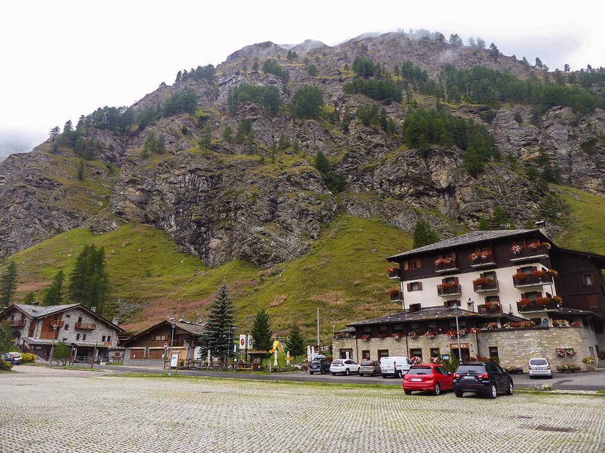 Parking in Chanavey on Lago Pellaud via the Grand Rû Ring hike near Gran Paradiso National Park, Italy