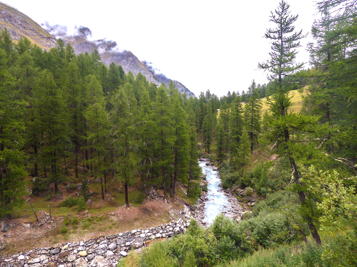 Lago Pellaud via the Grand Rû Ring hike leads along Dora di Rhemes