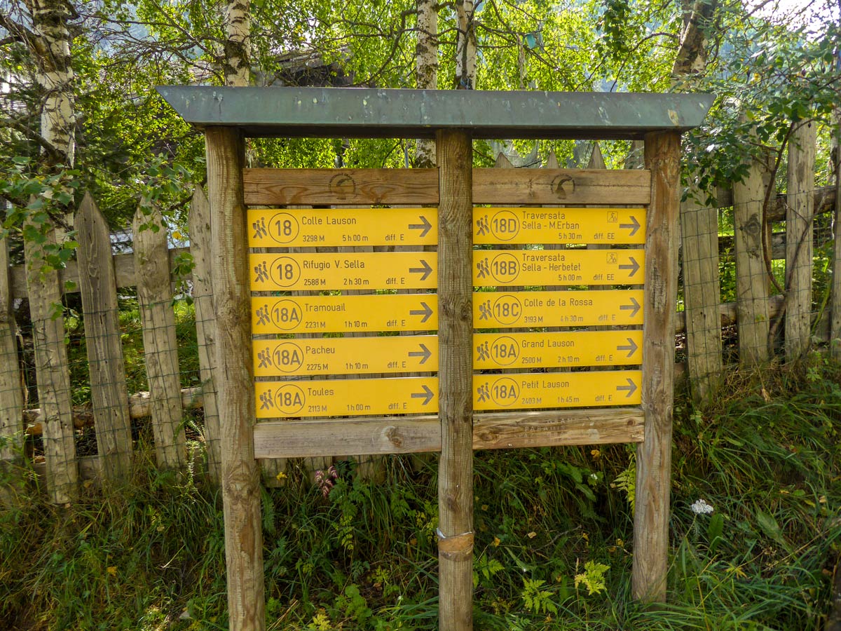 Signpost along Rifugio Vittorio Sella trail in Valnontey