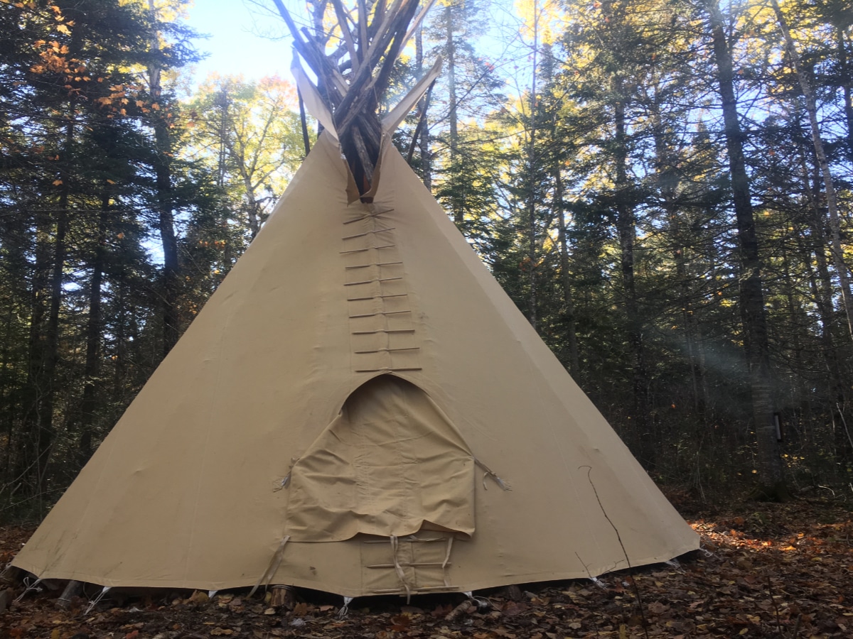 Sentier Nepisiguit Mi'gmaq Trail- tipi tent