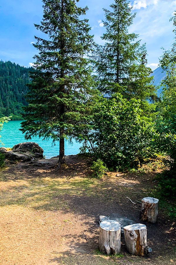 Perfect spot for picnic on Ptarmigan Creek and Lake hike