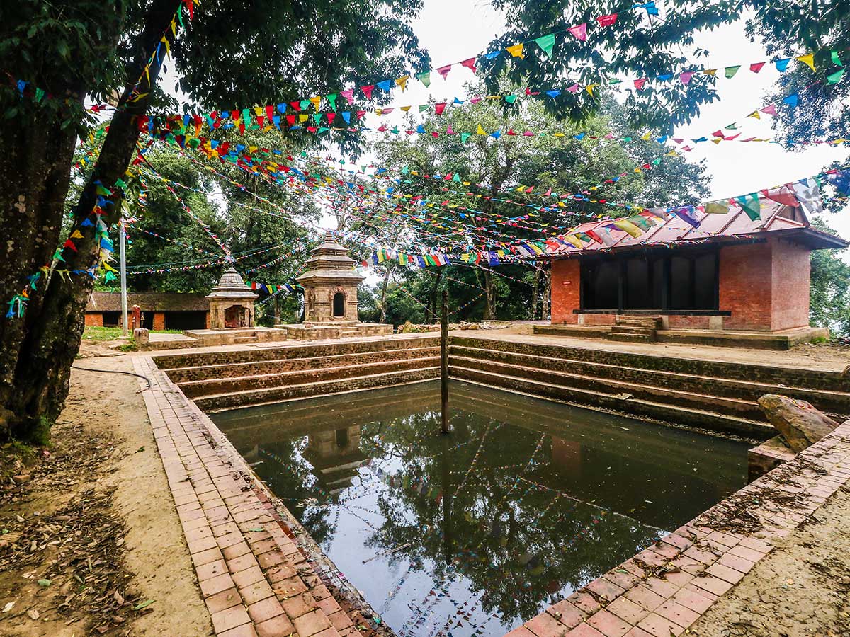 The small pond Indra Daha in between the trails