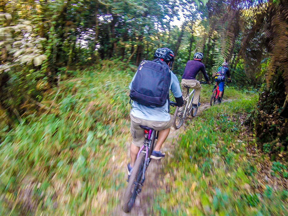 Riding the gnarly downhill trail to Gurje Bhanjyang
