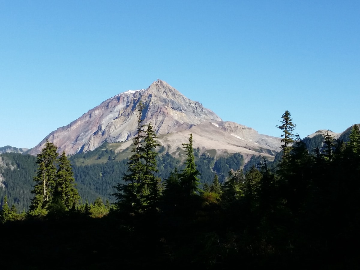 Atwell Peak viewed from trail to Elfin Lakes