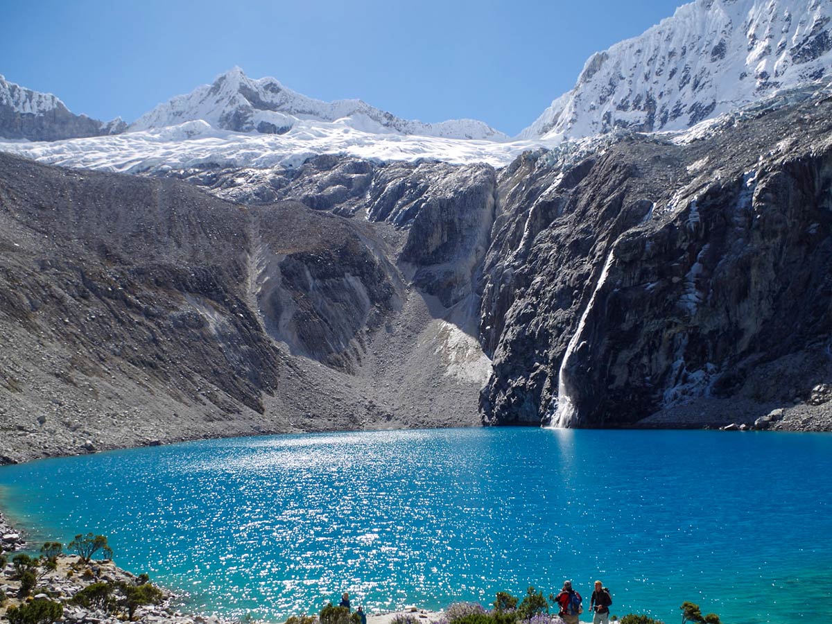 Blue waters of Lake 69 in Huaraz